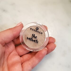 Essence The Velvets Eyeshadow
